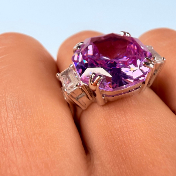 Amethyst Purple 13.5 CT Cubic Zirconia Grand Sterling Silver 925 Vintage Ring - Picture 3 of 12